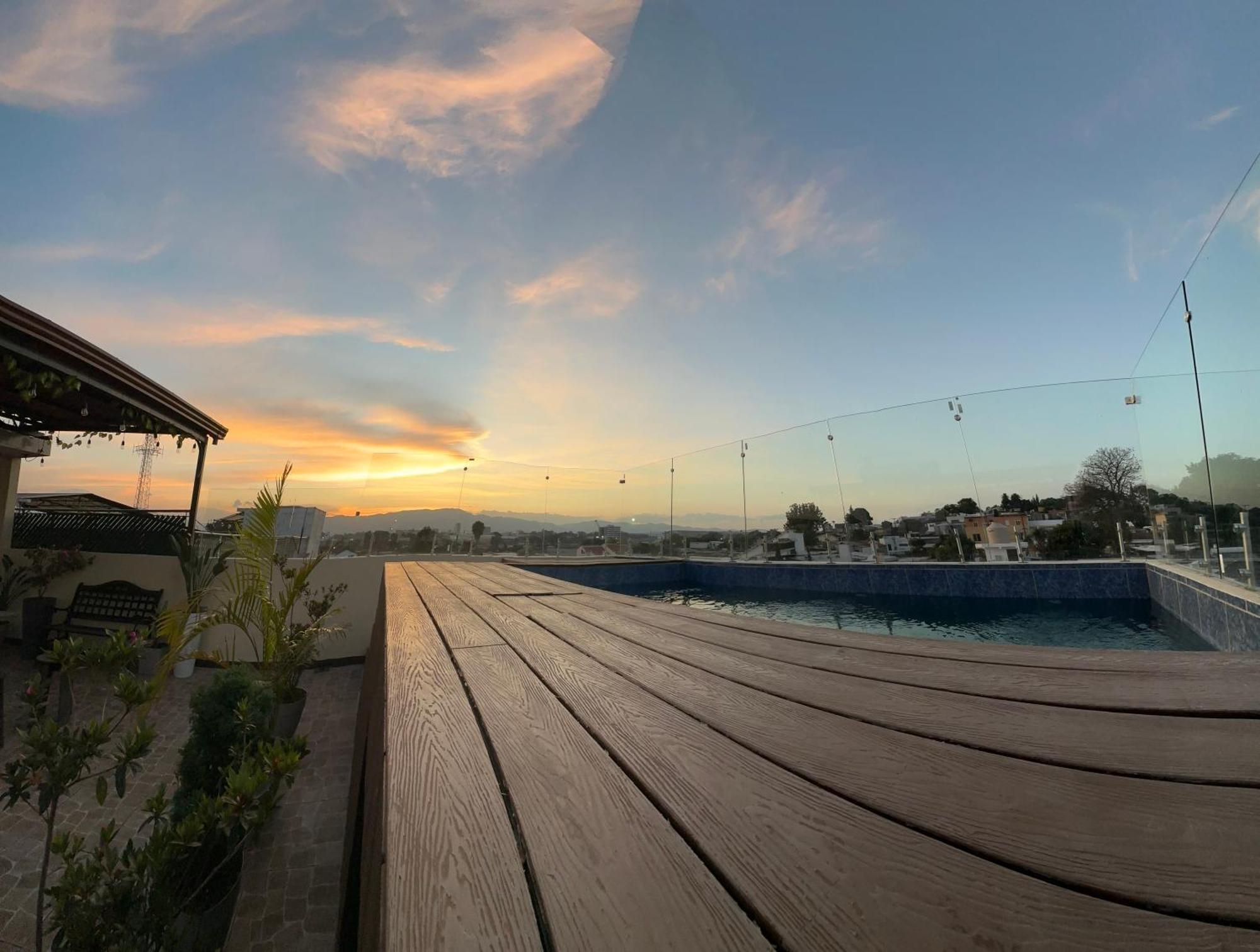 Готель Sky Garden Guatemala City Екстер'єр фото