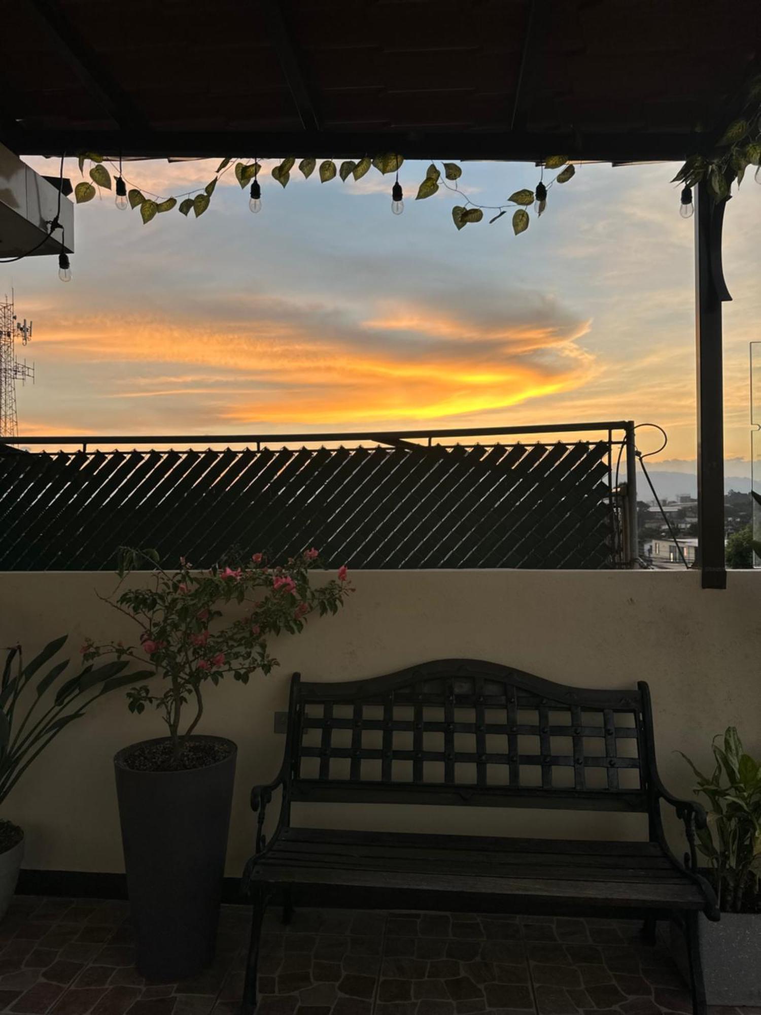 Готель Sky Garden Guatemala City Екстер'єр фото