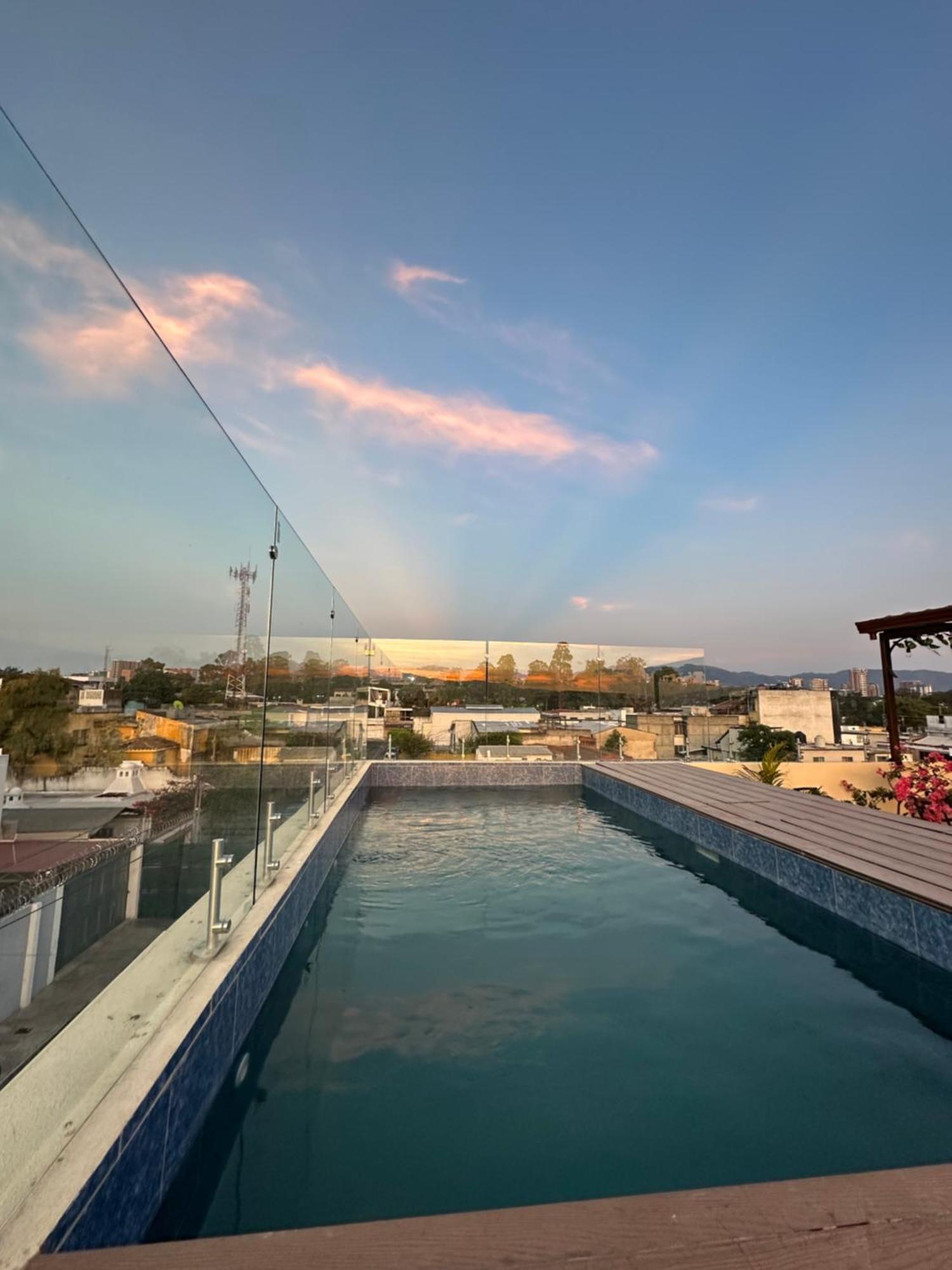 Готель Sky Garden Guatemala City Екстер'єр фото