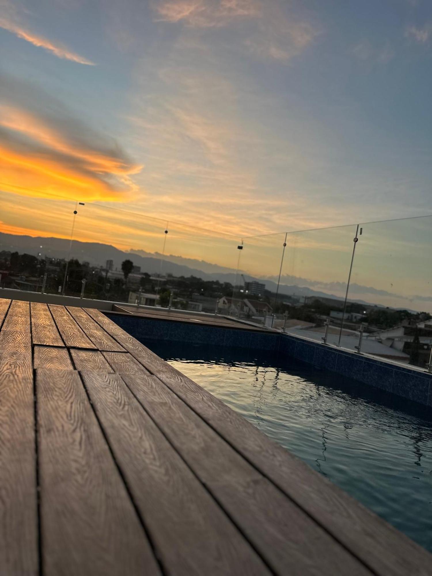 Готель Sky Garden Guatemala City Екстер'єр фото